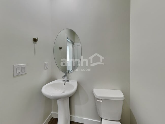 Building Photo - 1256 W Mahogany St