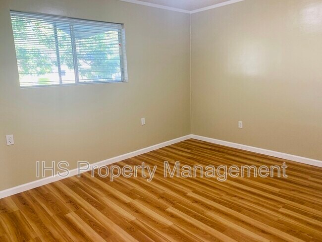 Photo - 218 Abert Ave