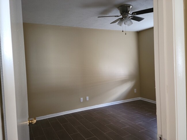 Photo - 8176 Old English Dr