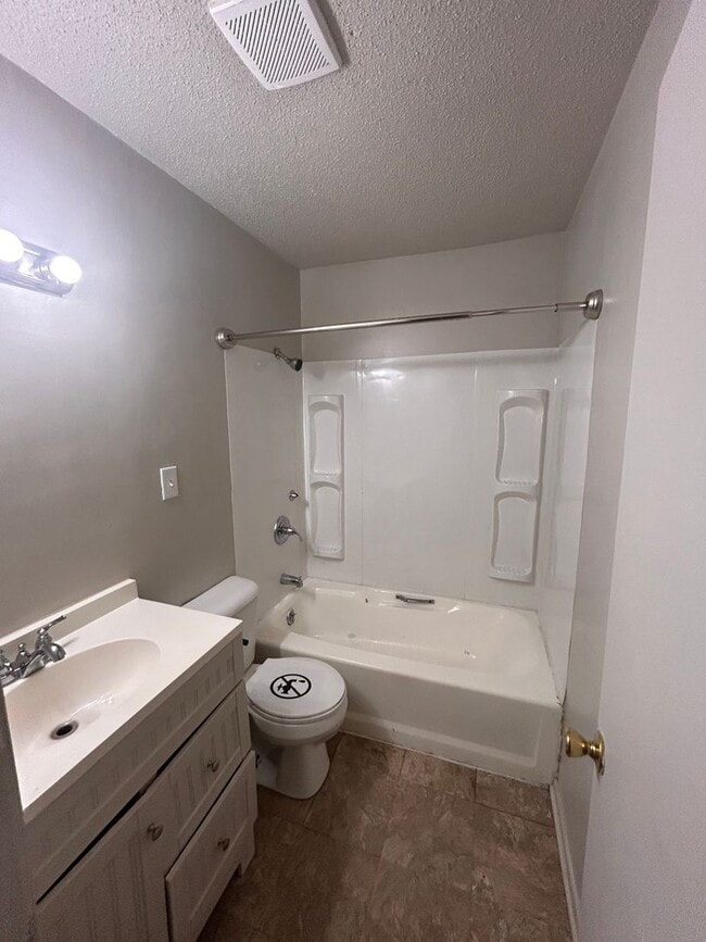 Photo - 6220 Chatham Dr