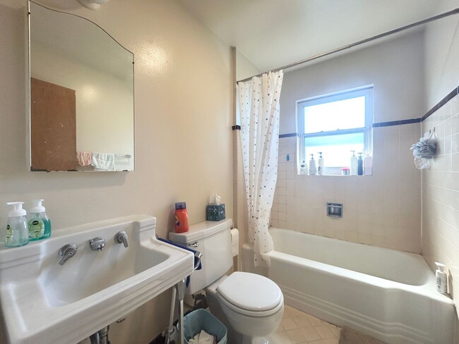 Photo - 2665 Virginia St Unidad 2663 A