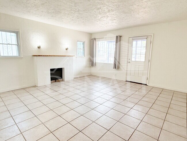 Photo - 3215 E Willard St