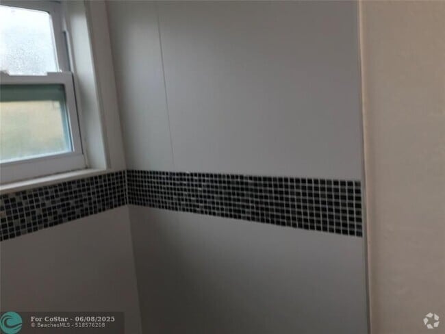 Building Photo - 8424 NW 23rd St Rental