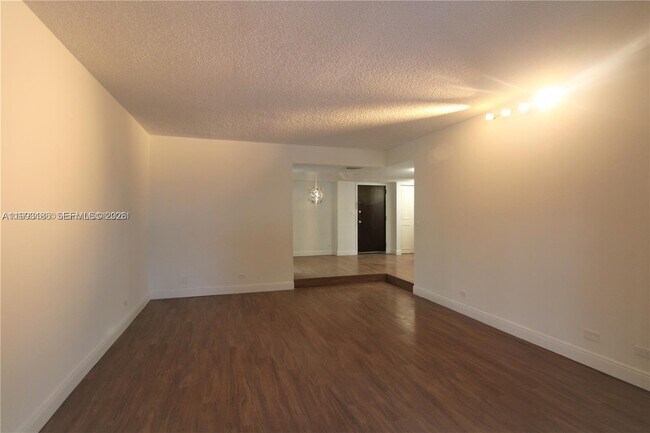 Photo - 3690 Inverrary Dr Unidad 3A