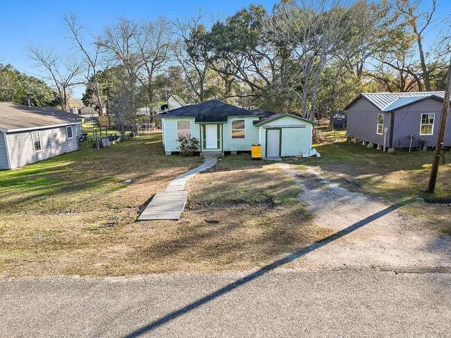 Building Photo - 506 Trinity St