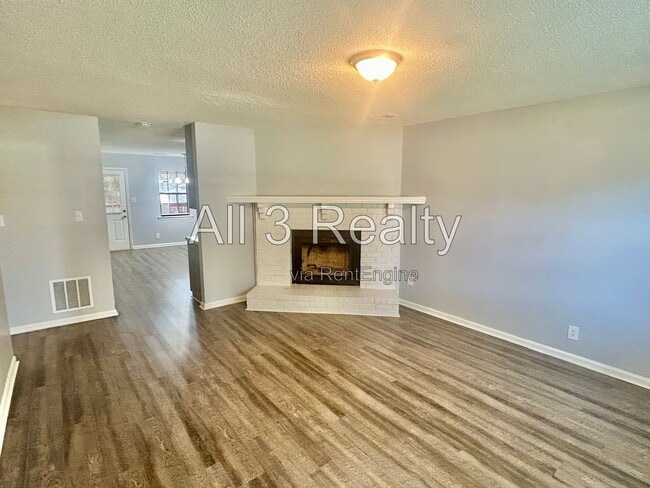 Photo - 8460 Pineland Dr