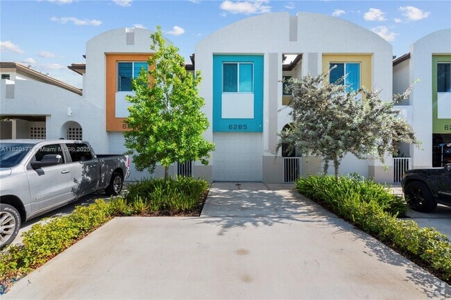 Building Photo - 6285 SW 47th Manor Rental