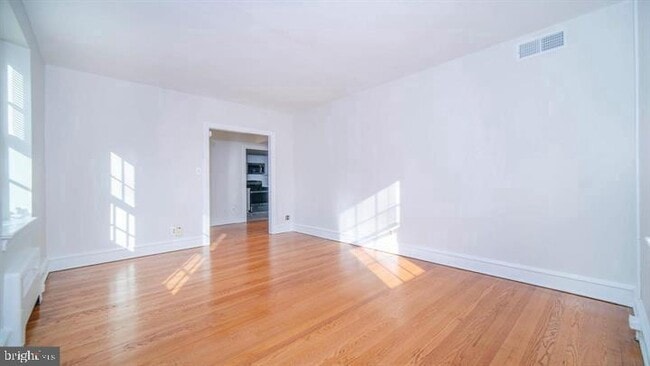 Photo - 711 N Broom St