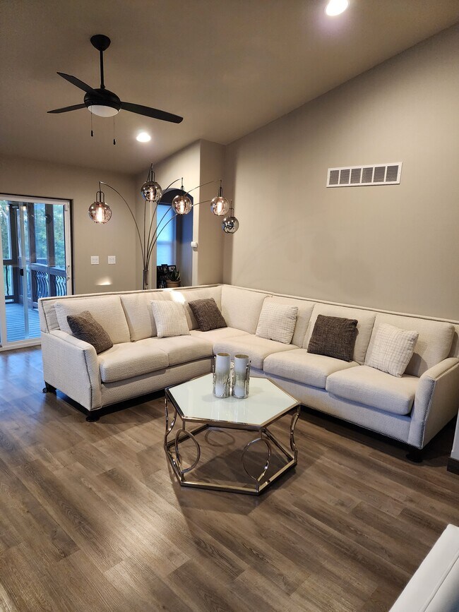 Photo - 622 Creekside Dr