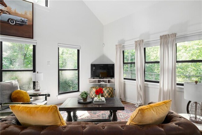 Photo - 119 Ashland Dr NE