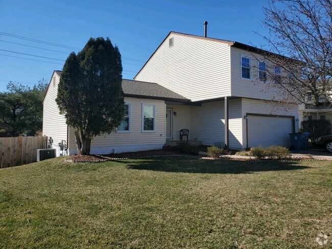 Building Photo - Spacious Home with Great Amenities minutes...