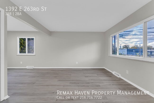 Photo - 1392 E 263rd St