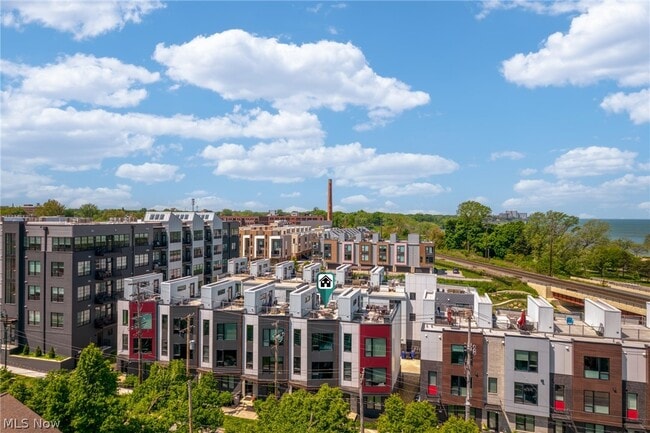 Photo - 1240 W 70th St