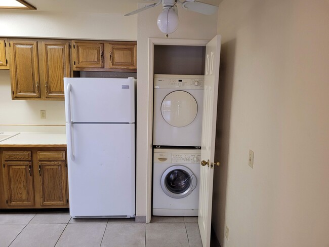 Full size refrigerator and in unit washer/dryer - 5750 N Camino Esplendora Unit 120 Building A