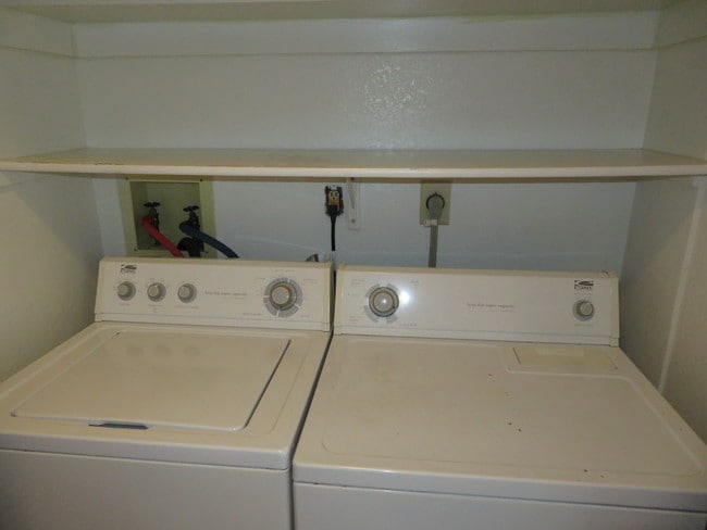 Full W/D - 98-487 Koauka Loop Unit Pent House   1701