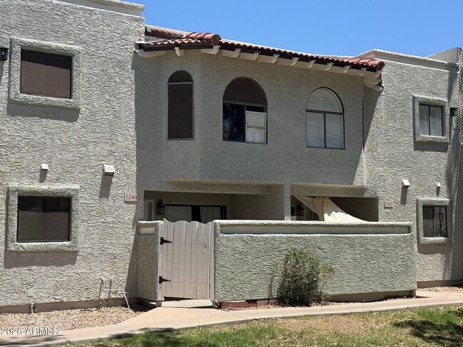 Building Photo - 850 S River Dr