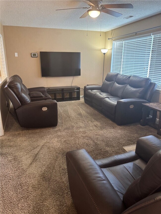 Photo - 708 N 12th Pl
