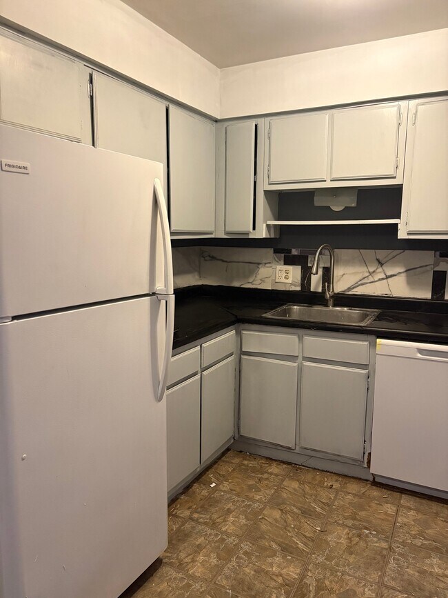 Photo - 2358 Discovery Dr Unit B