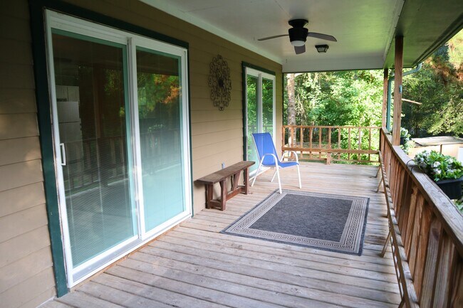 Photo - 940 S Pine St