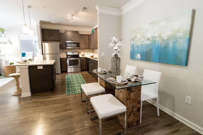 Photo - The Crest at Laurel Canyon