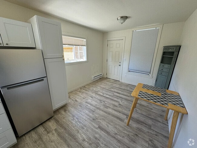 Building Photo - 1749 Santa Barbara Ave Unit #C Rental