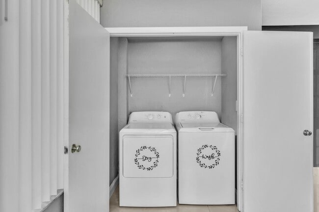 Photo - 2803 N Oakland Forest Dr Unit 114