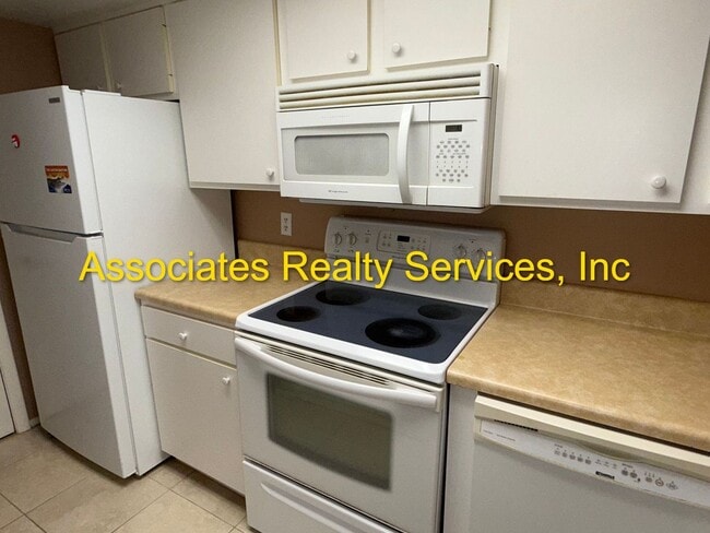 Photo - 2-Bedroom Condo with Dual Balconies and POOL in Somerset Village! Close to UF, Shands & the VA!