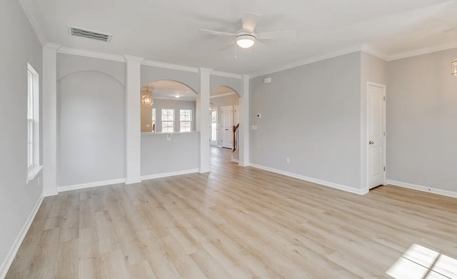 Photo - Spacious 5-Bedroom Home with Modern Finishes in Prime Elgin Location