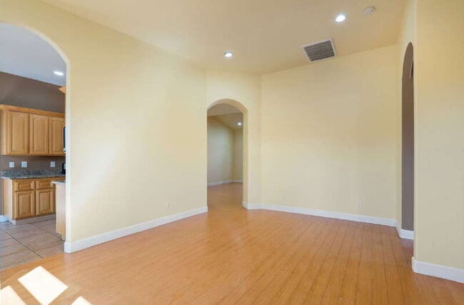 Photo - 2621 Mysin Way