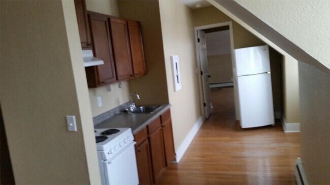 Photo - 932 E College St