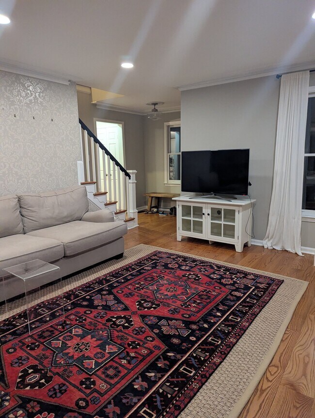 Photo - 334 Loudoun St SW