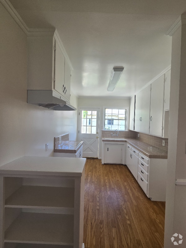 Building Photo - 13644 Leadwell St Rental