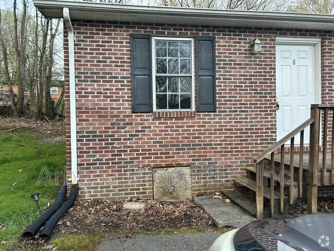 Building Photo - 1909 Cherokee Rd Unit Apt 8