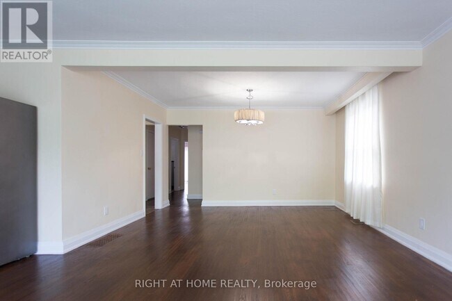 Photo - 30 Northampton Dr