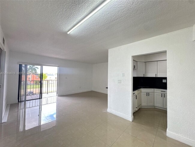 Photo - 8500 NW 8th St Unidad 303