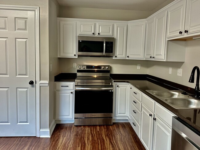 Building Photo - 1114 Maple Tree Ln Unit 1114 Maple Tree