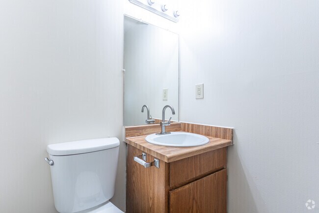 2BR, 2BA - 1,000SF - Primary Bathroom - Arcadia Green Apartments