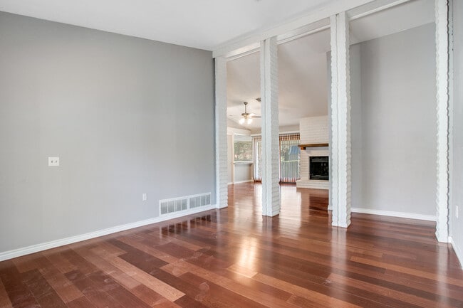 Photo - 13910 Thebes Cir