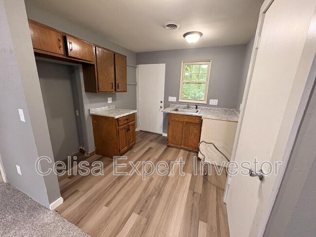 Photo - 1419 Huestis Ave