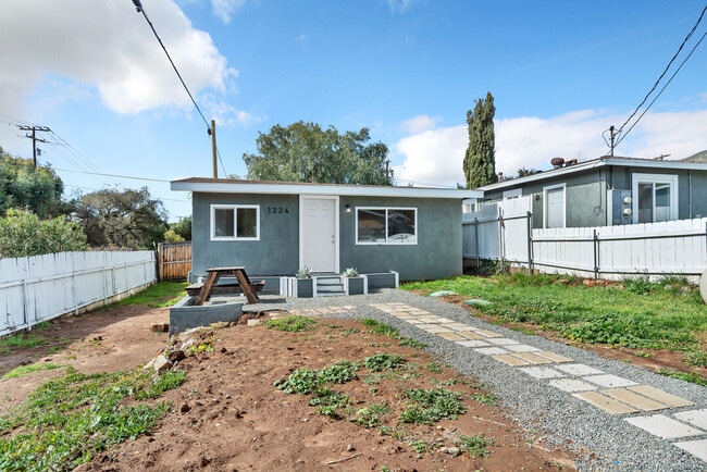 Building Photo - 1224 Willowside Ter