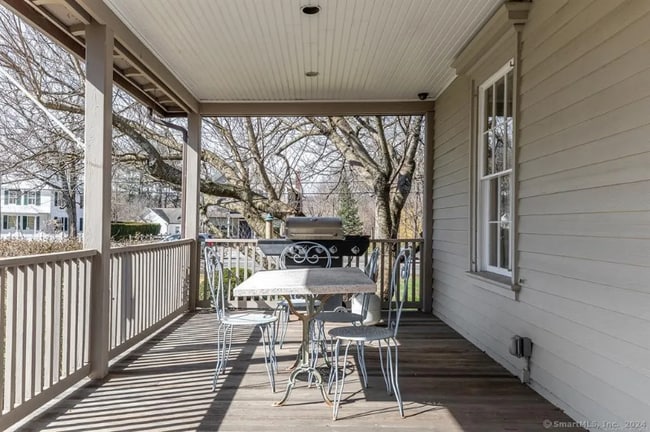 Photo - 259 Main St S