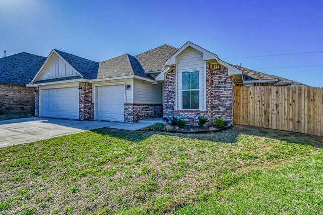 Photo - Beautiful Newer Construction Home in Stone Lake!