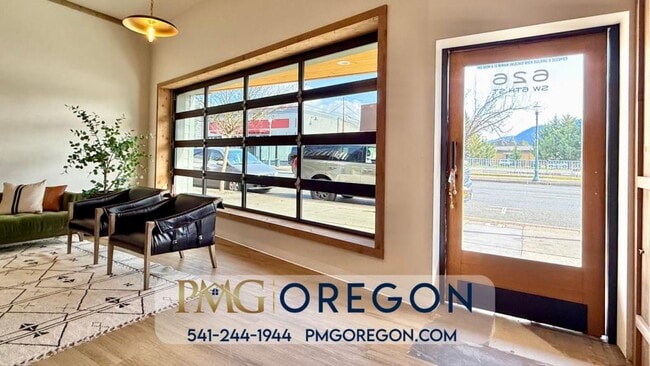 Photo - 626 SW 6th St