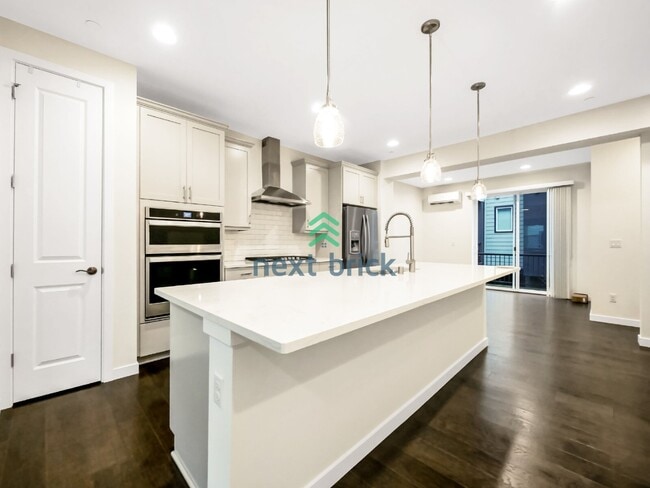 Photo - 3 Bed and 3.5 Bath Beautiful Modern Townhome is Available for Rent!