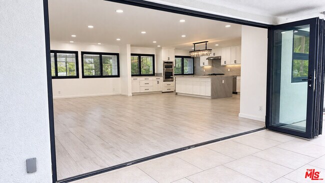5308 Blanco Ave