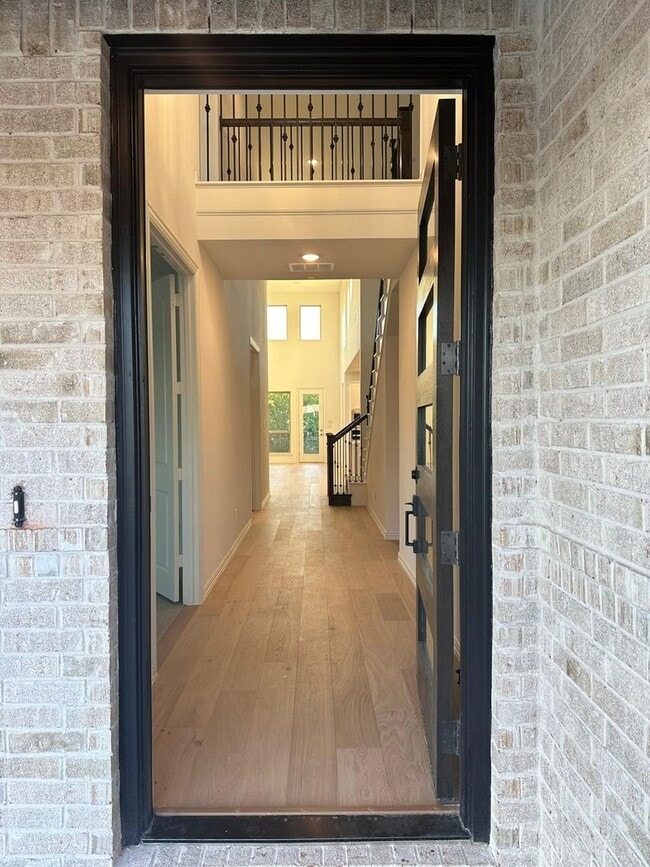 Photo - 613 Florence Trl