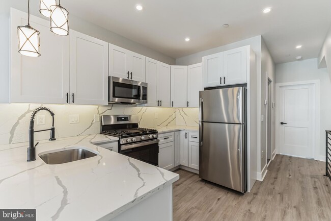 Building Photo - 1305 N 25th St Unit 1