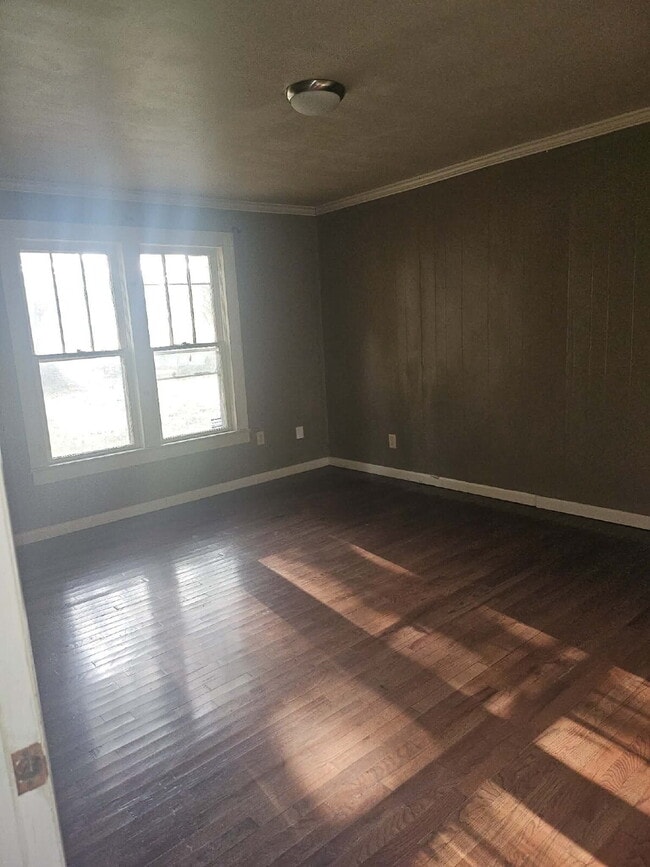 Photo - "Charming 1-Bedroom Duplex Retreat on West Nettleton Avenue!"