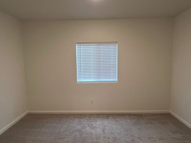 Photo - BEAUTIFUL NEWER HOME IN WEST ROSEVILLE!!