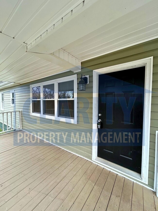 Photo - 901 Westover Dr SW